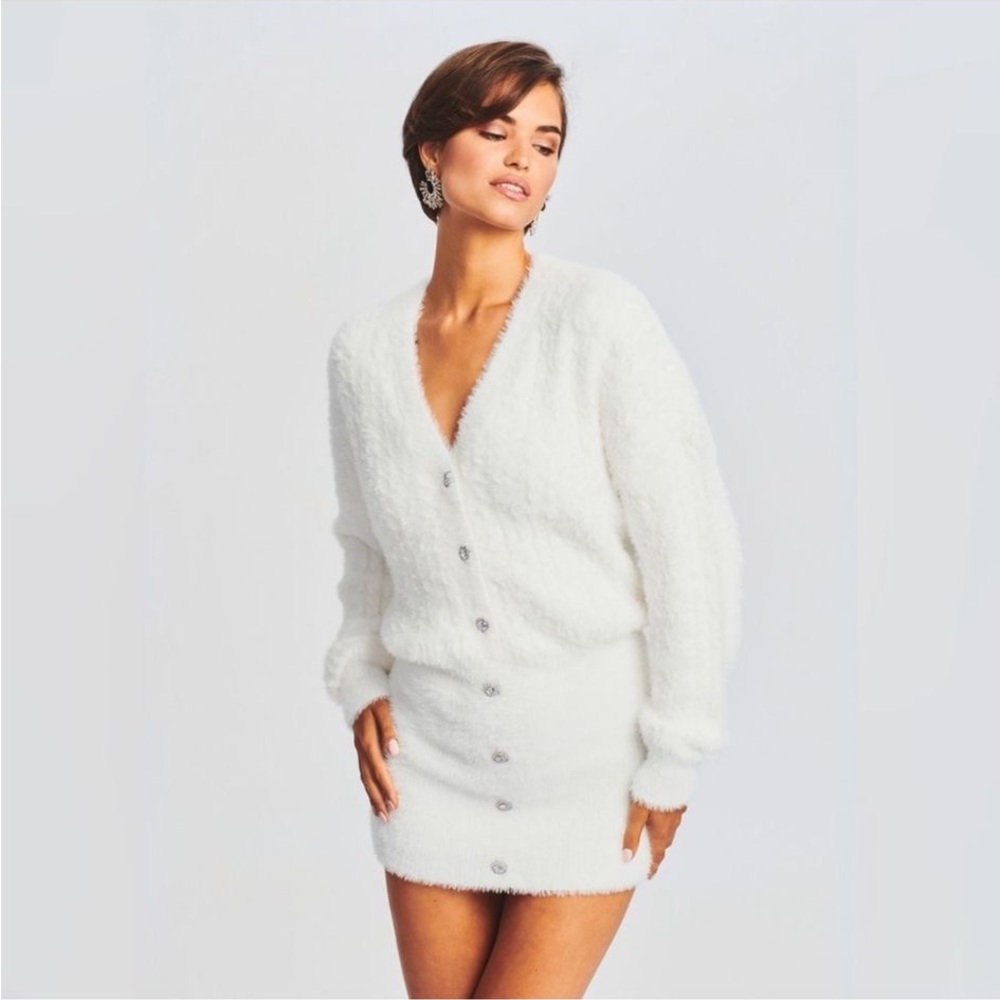 Retrofete White Sweater dress with V-Neck and Long Sleeves